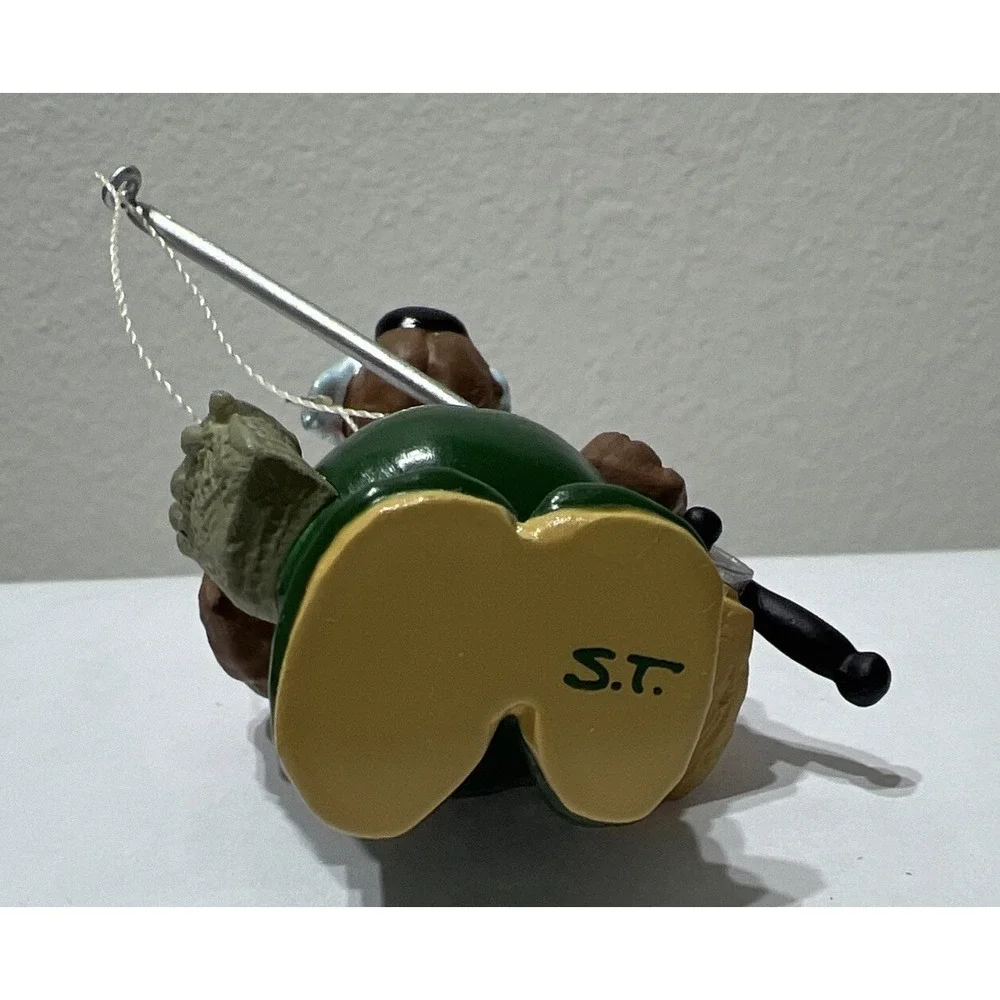 1997 Hallmark Keepsake Ornament Catch of the‎ Day Bear Fishing Vintage With Box